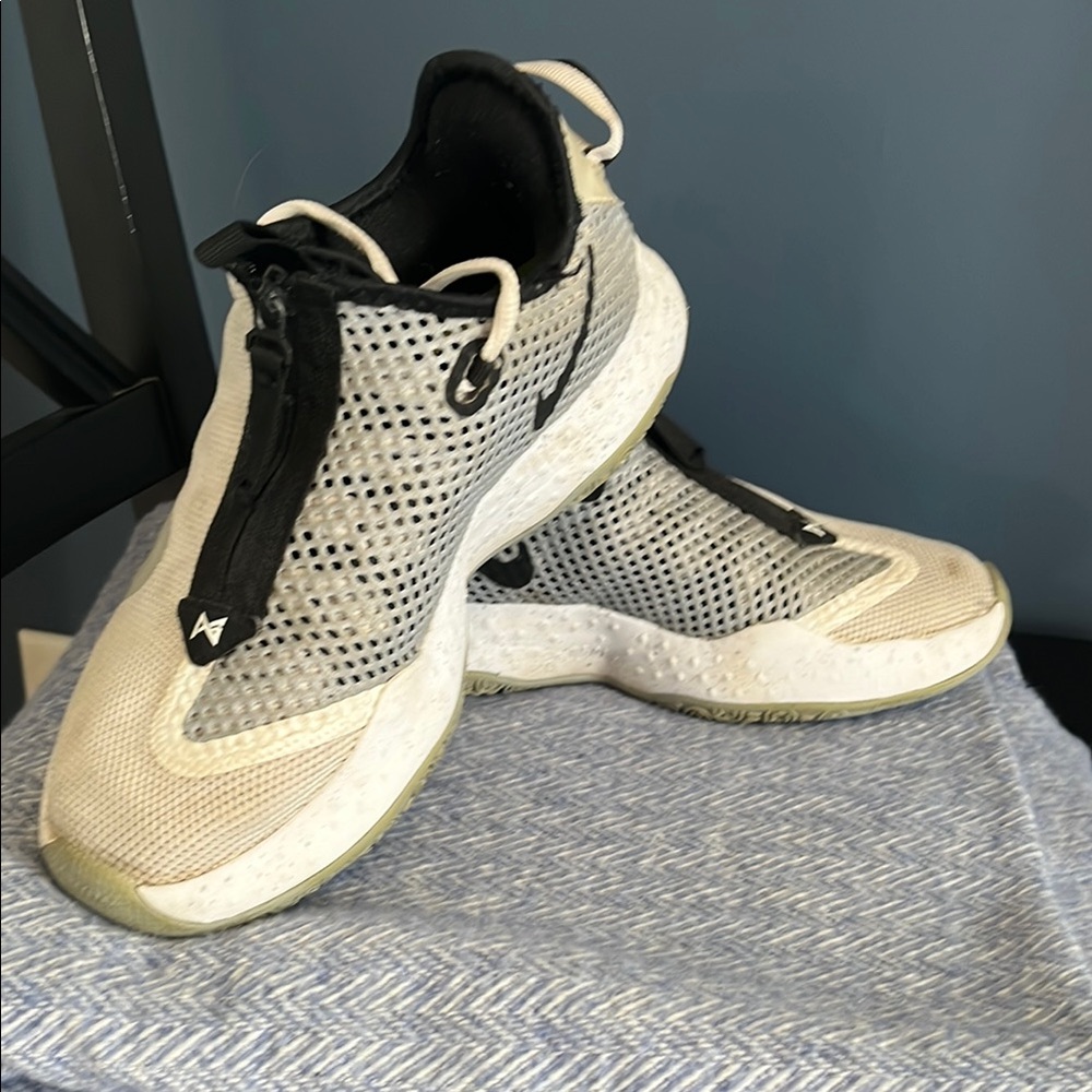 Nike PG 4 basketball shoes black and white